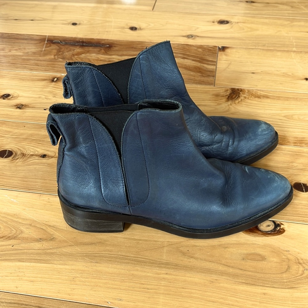 Size 39 Andre assous ankle boots